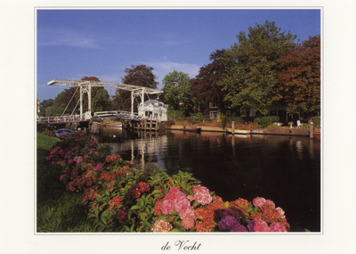 602094 Gezicht op de Van Leerbrug over de Vecht bij Vreeland, uit het zuidwesten, met rechts de brugwachterswoning.